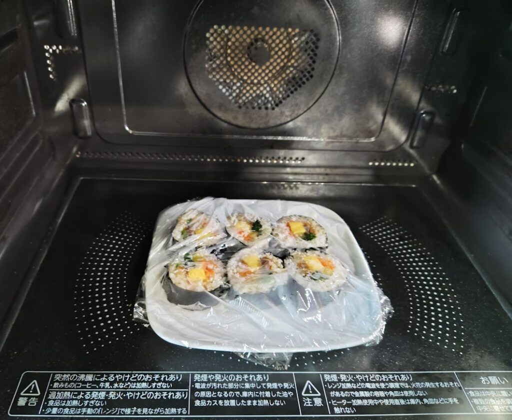 キンパを電子レンジへ