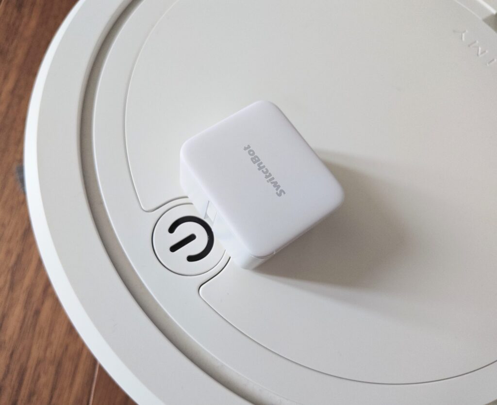 指ロボットが張り付いている